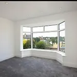 فيلة White House ليدز