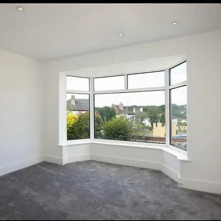 Villa White House Leeds (West Yorkshire)